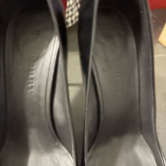 Burberry Flanagan D-Ring Pumps. Made in Italy. Size: US 8 1/2, UK 6, EUR 39 - Picture 8 of 16